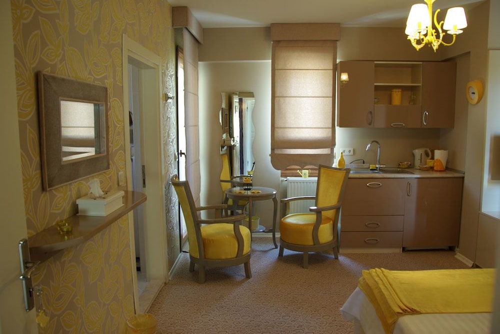 Parla Viens Suites Rezervasyon