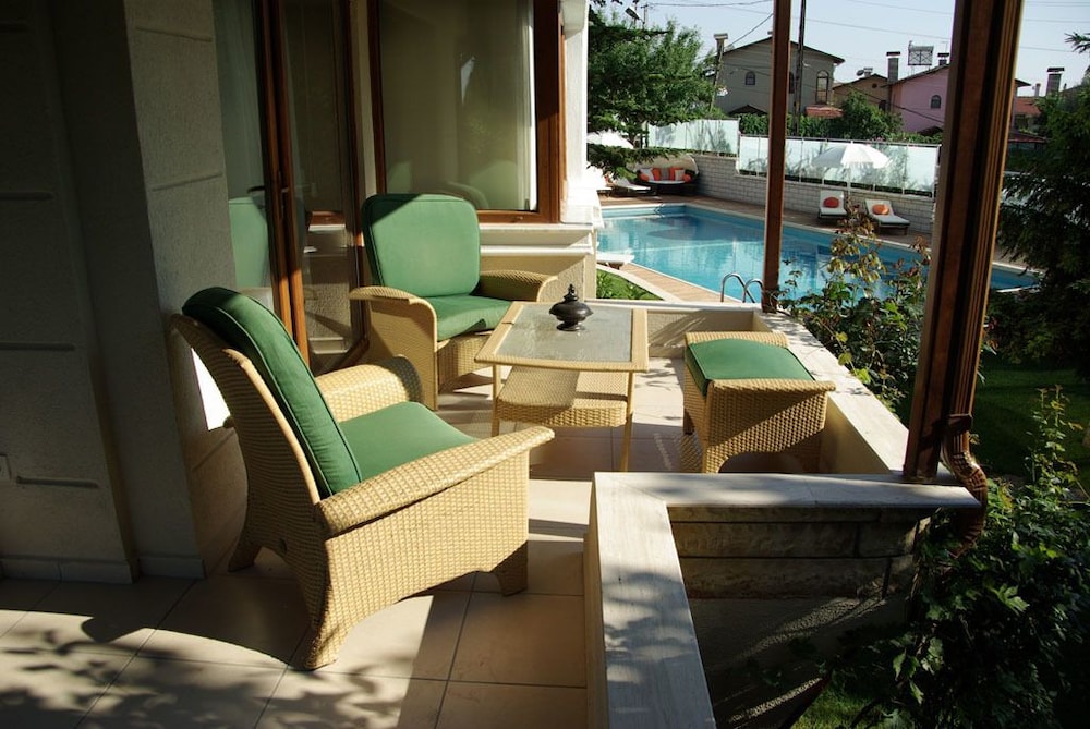 Parla Viens Suites Rezervasyon