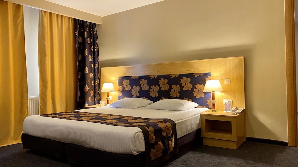 Perissia Hotel & Convention Center Rezervasyon