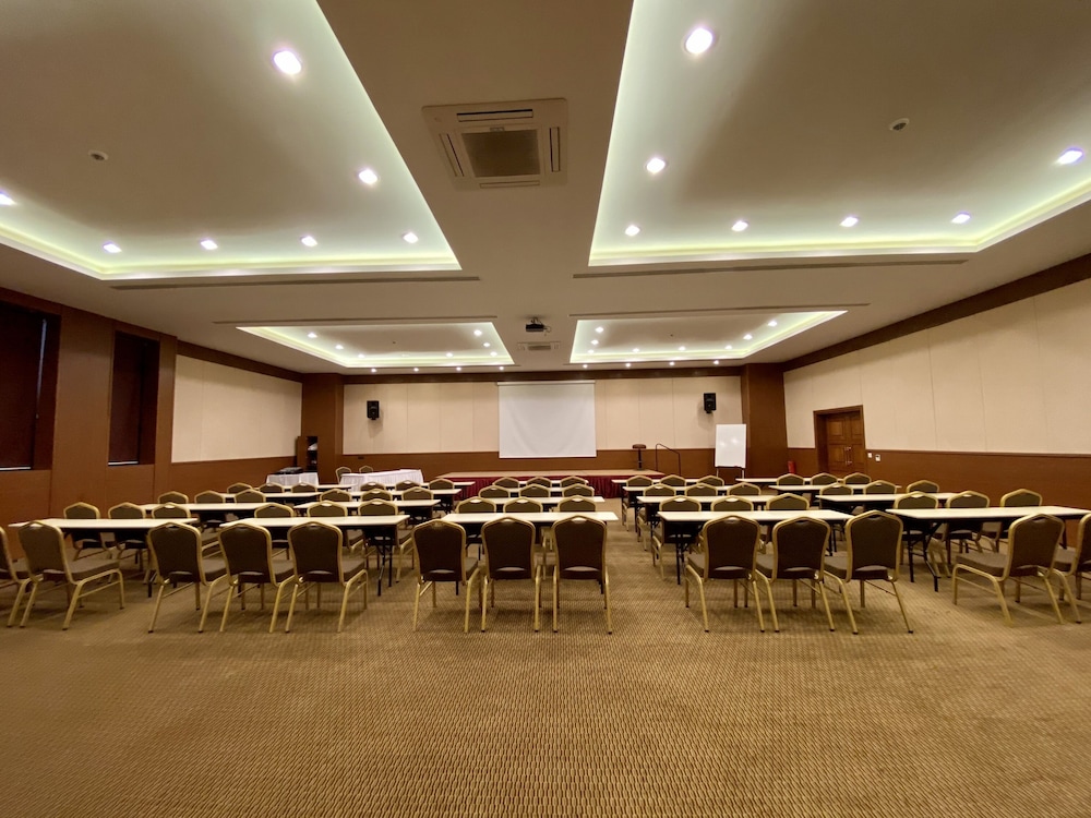 Perissia Hotel & Convention Center Rezervasyon