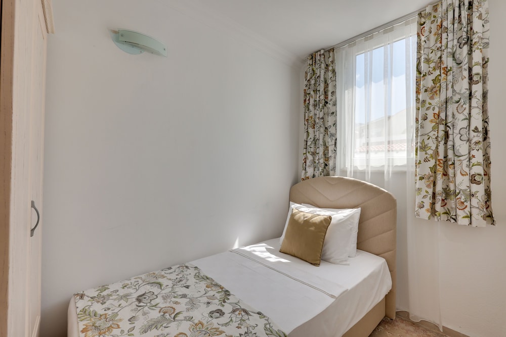 Contess by Faros Hotel Rezervasyon