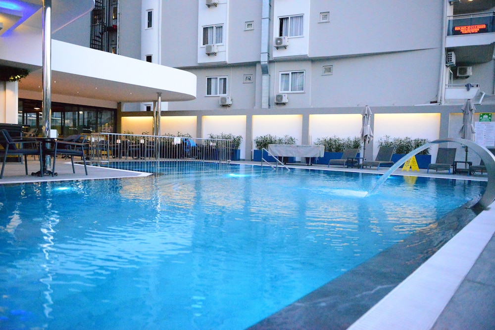 Oasis Hotel & Apartments Rezervasyon