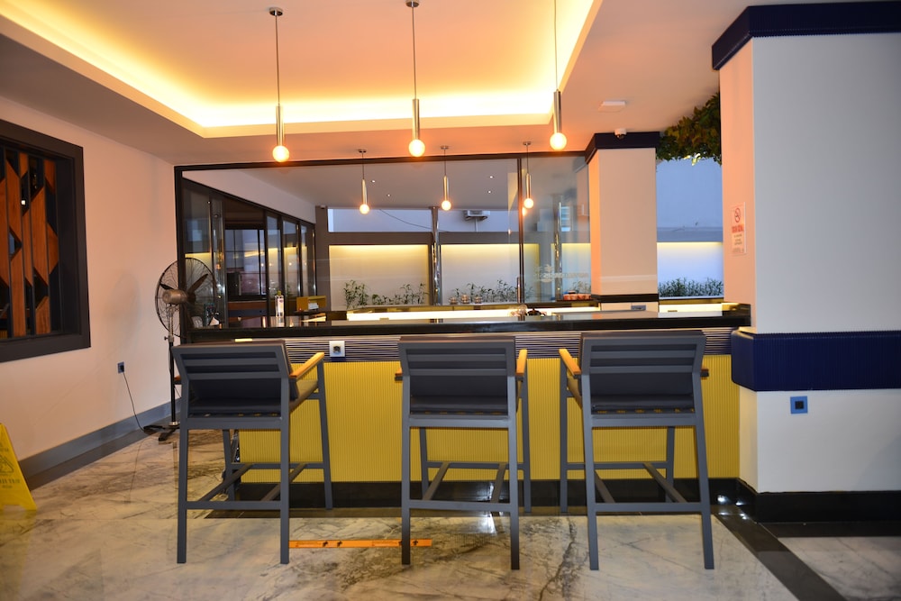 Oasis Hotel & Apartments Rezervasyon