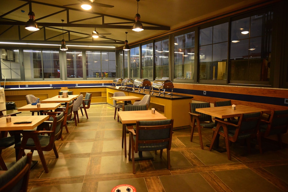 Oasis Hotel & Apartments Rezervasyon