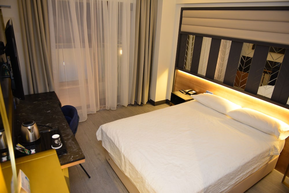 Oasis Hotel & Apartments Rezervasyon