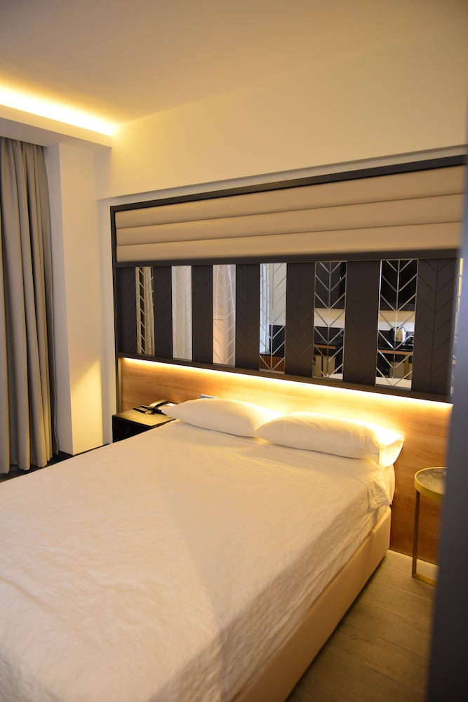 Oasis Hotel & Apartments Rezervasyon