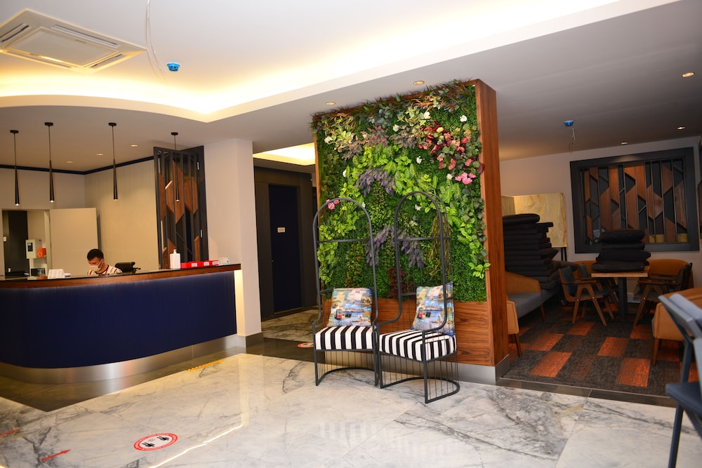 Oasis Hotel & Apartments Rezervasyon