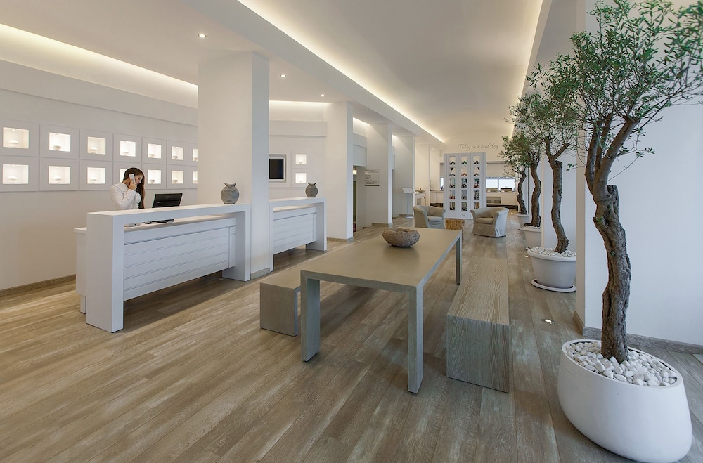 The Beachfront Hotel Rezervasyon