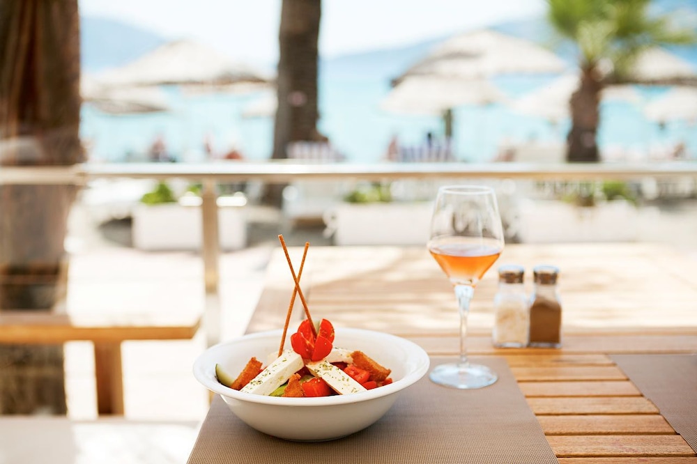 The Beachfront Hotel Rezervasyon