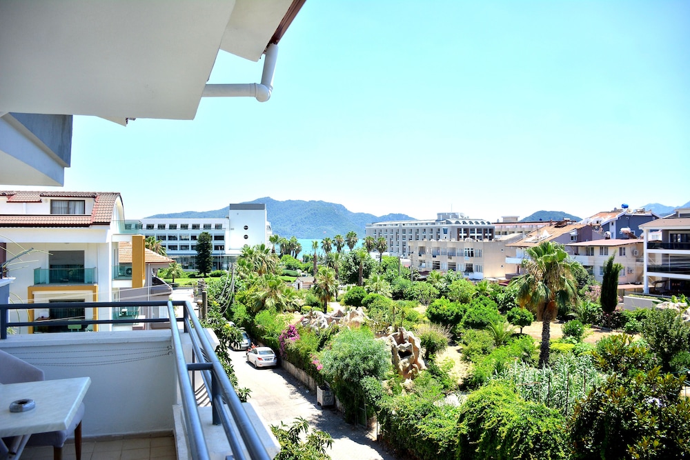 Avisos Hotel & Apartments Rezervasyon