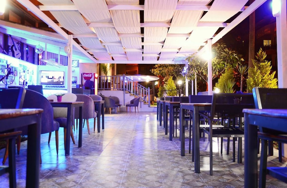 Avisos Hotel & Apartments Rezervasyon