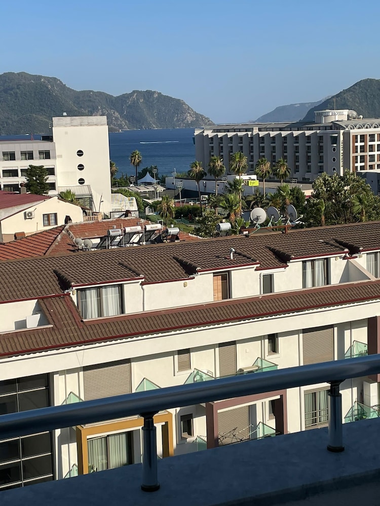 Avisos Hotel & Apartments Rezervasyon