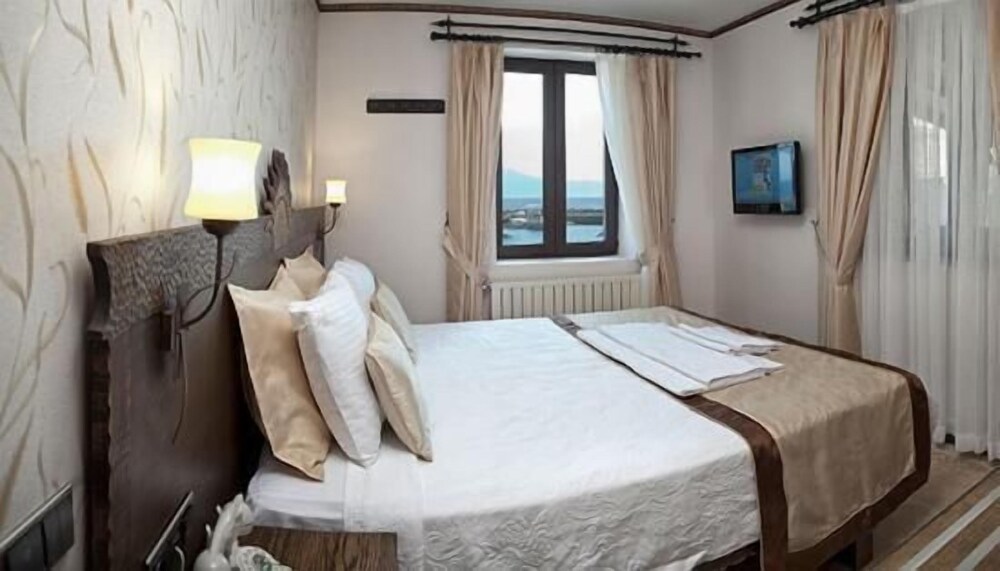Assos Behram Rezervasyon
