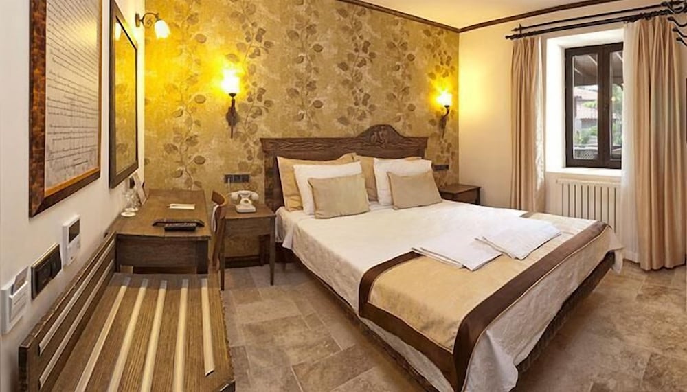Assos Behram Rezervasyon