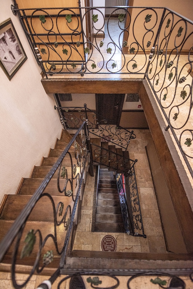 Assos Behram Rezervasyon