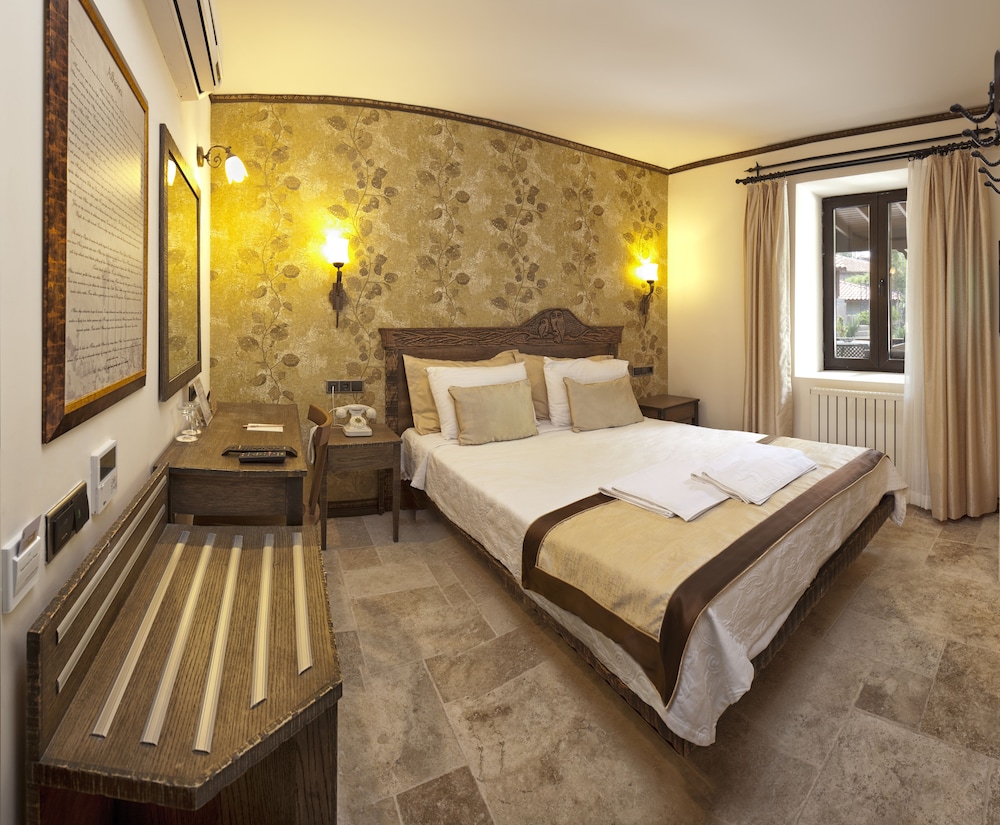 Assos Behram Rezervasyon