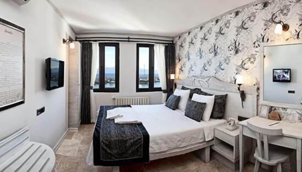 Assos Behram Rezervasyon