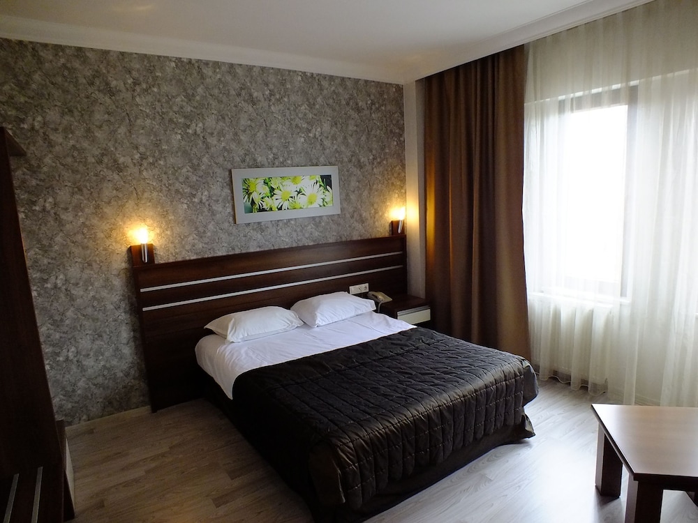 Lifos Hotel Rezervasyon