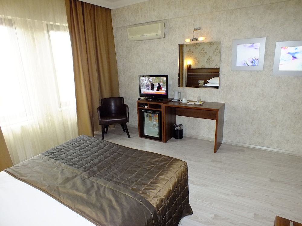 Lifos Hotel Rezervasyon