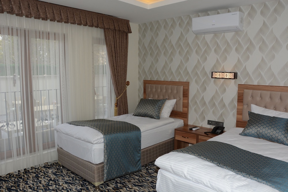 Ada Hotel Rezervasyon