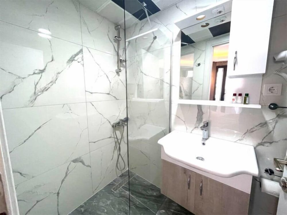 Emilia Hotel Rezervasyon