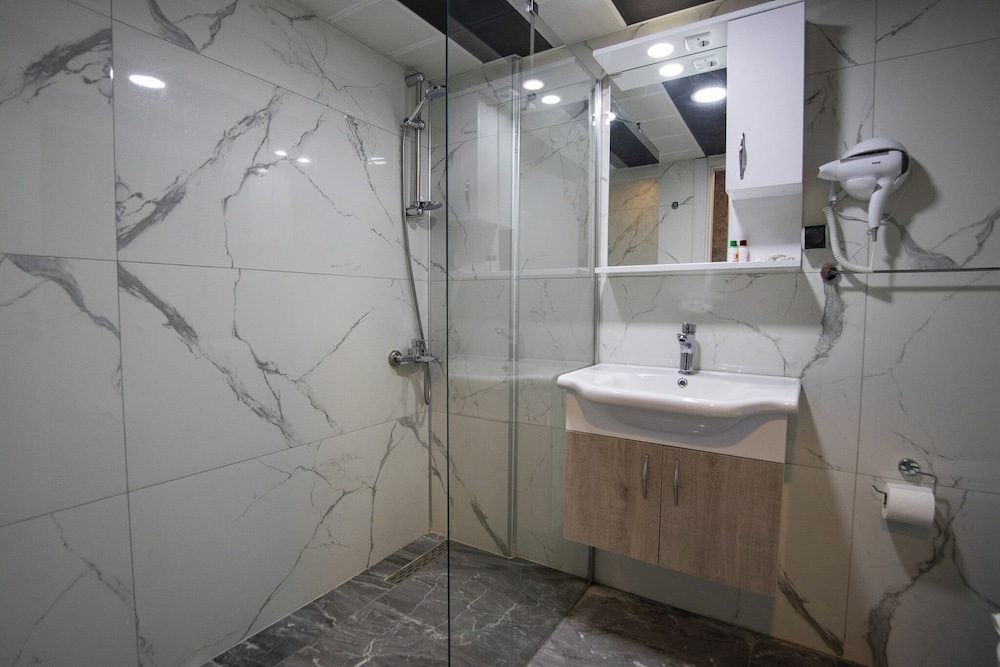 Emilia Hotel Rezervasyon