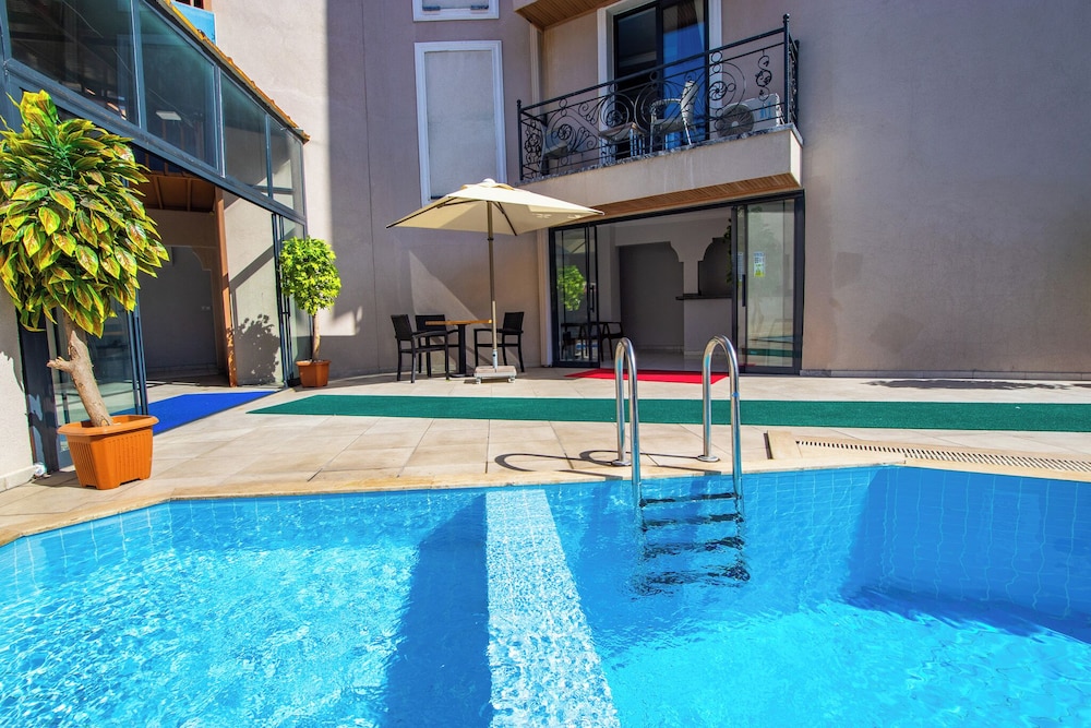 Emilia Hotel Rezervasyon