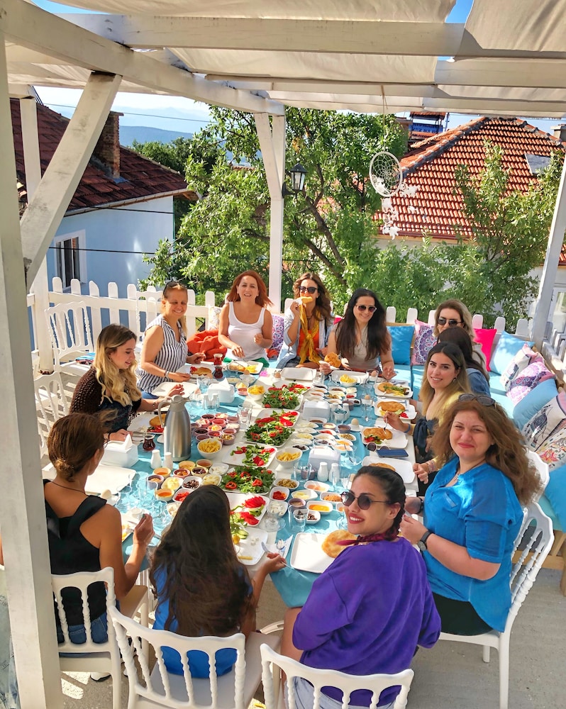 Aliya Garden Köy Evi ve Lezzetleri Rezervasyon