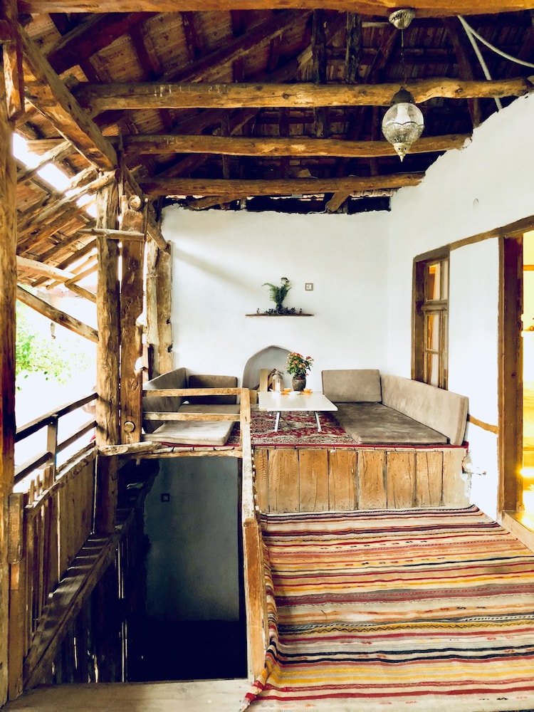 Aliya Garden Köy Evi ve Lezzetleri Rezervasyon