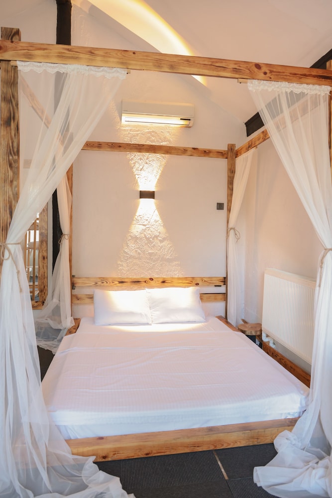 Tas Ev Butik Otel Sapanca Rezervasyon