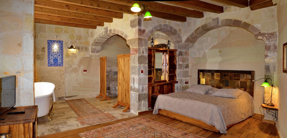 Seki Cave Cavusin Rezervasyon