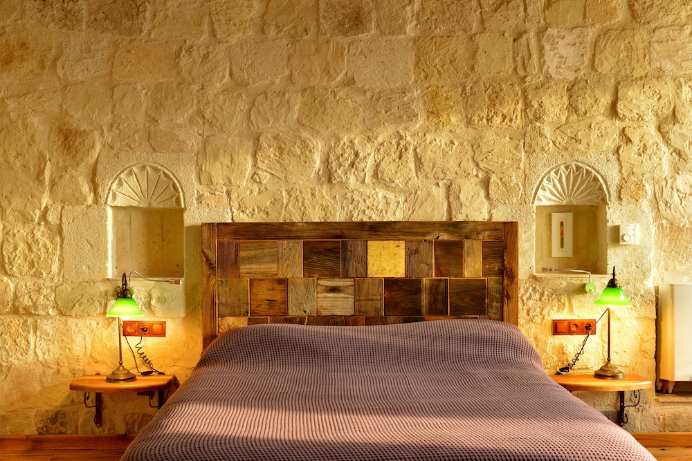 Seki Cave Cavusin Rezervasyon