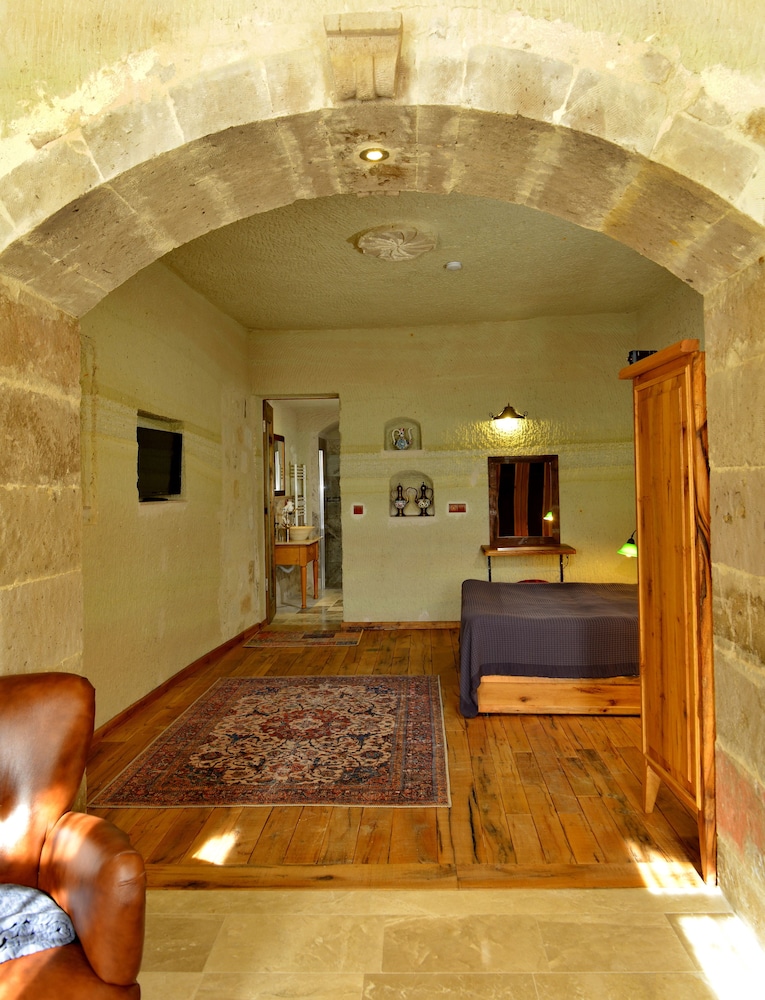 Seki Cave Cavusin Rezervasyon