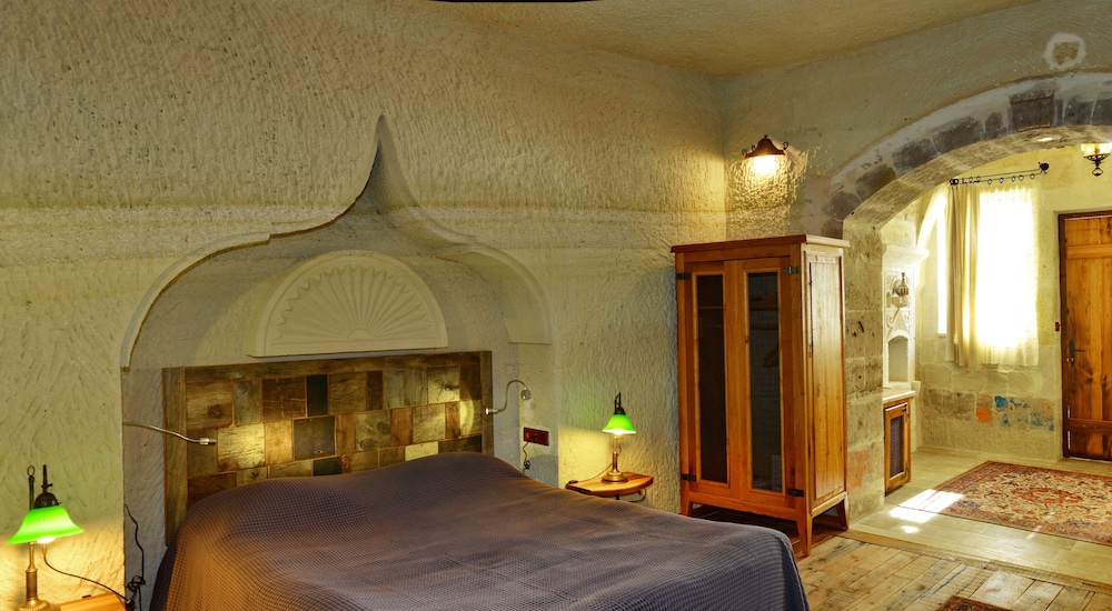 Seki Cave Cavusin Rezervasyon