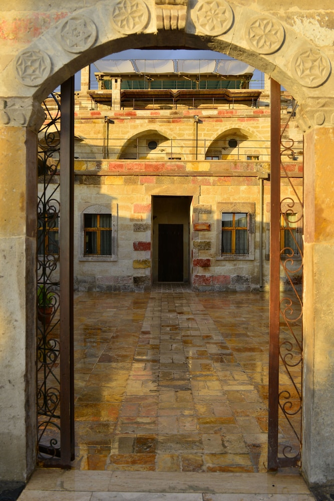 Seki Cave Cavusin Rezervasyon