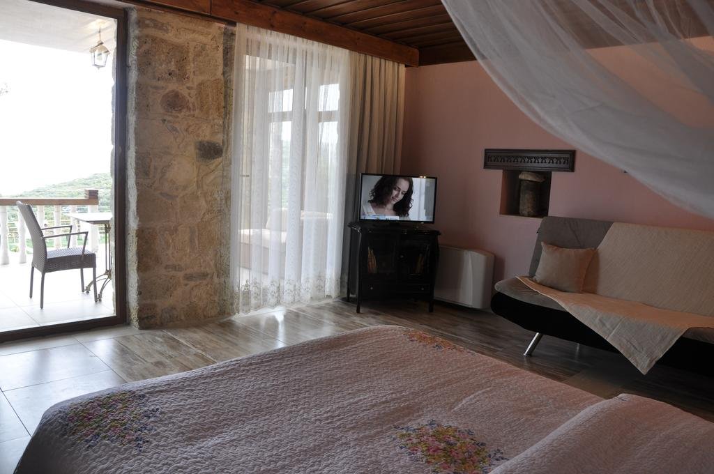 Tas Avlu Butik Otel Rezervasyon