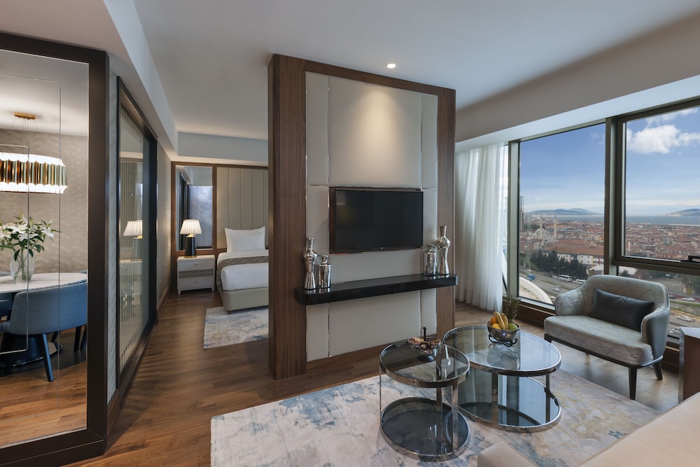 Elite World Grand Istanbul Küçükyali Rezervasyon