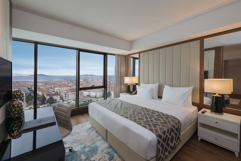 Elite World Grand Istanbul Küçükyali Rezervasyon