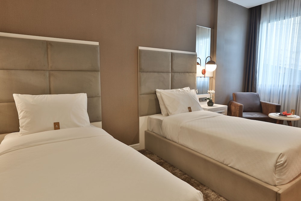 Royal Comfort Hotel Rezervasyon