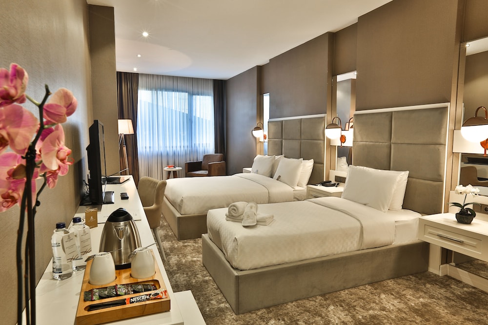 Royal Comfort Hotel Rezervasyon