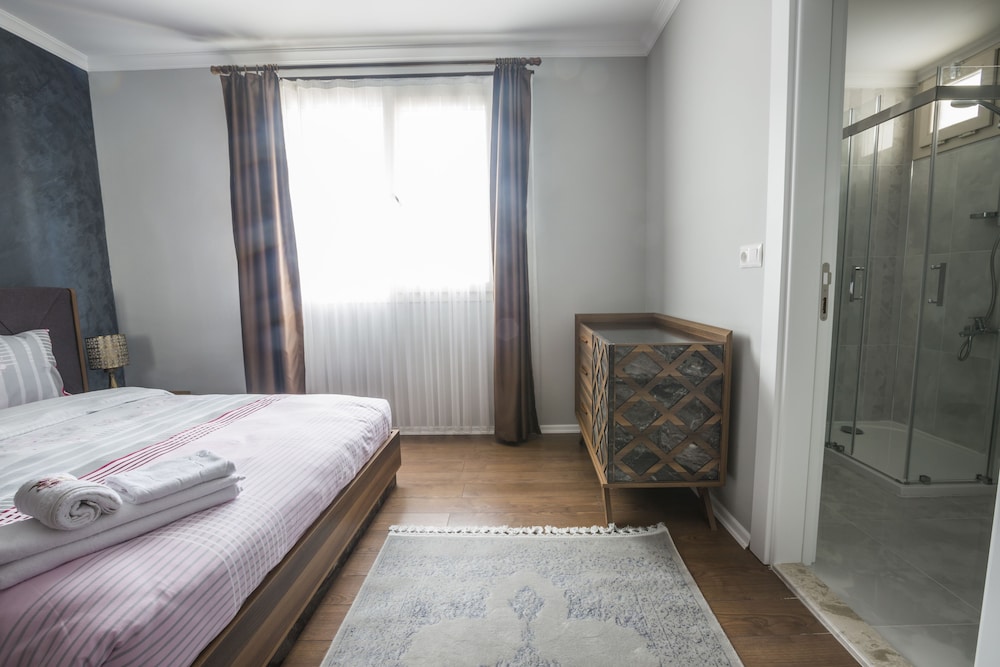 Royal Comfort Hotel Rezervasyon