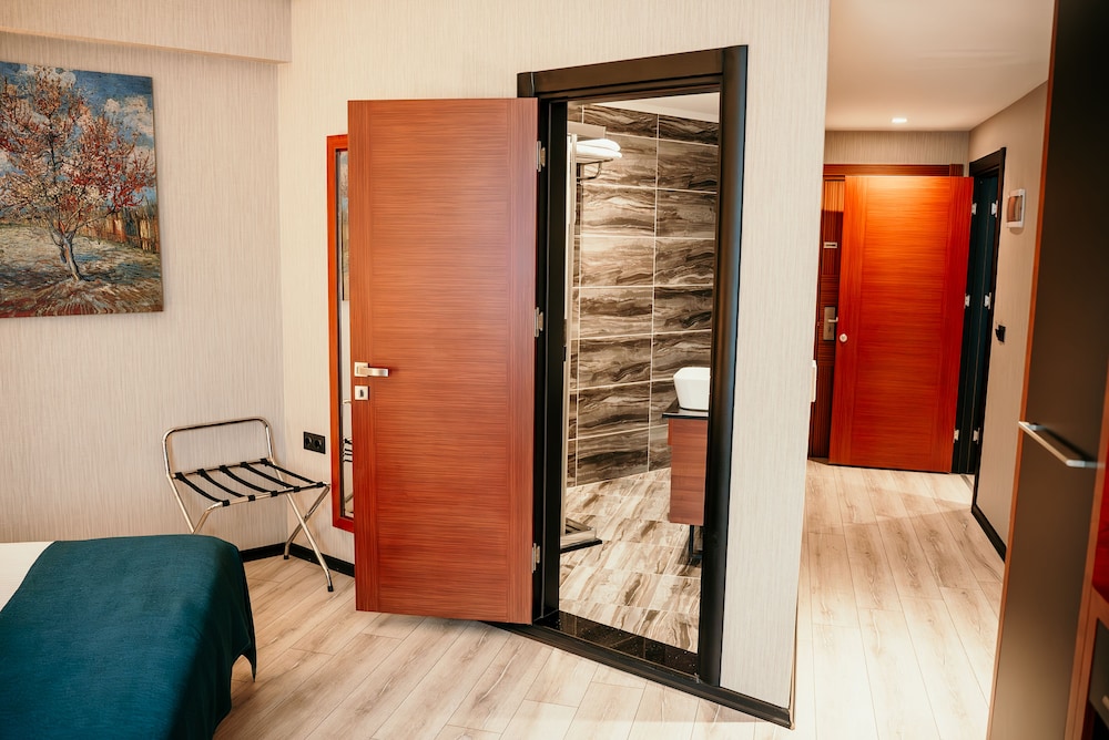 Grand Vaves Hotel Rezervasyon