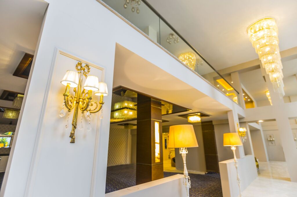 Real King Suit Otel Rezervasyon