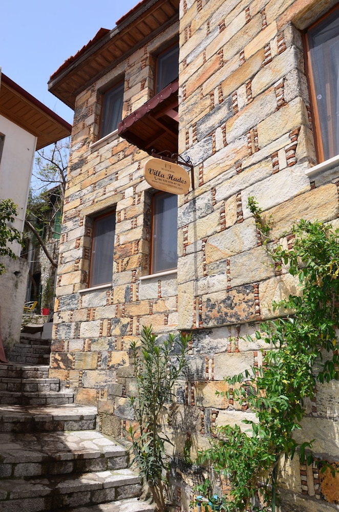 Metis Stone Home Rezervasyon