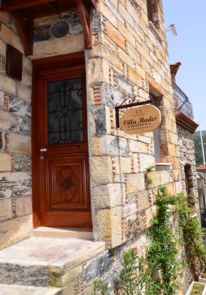 Metis Stone Home Rezervasyon