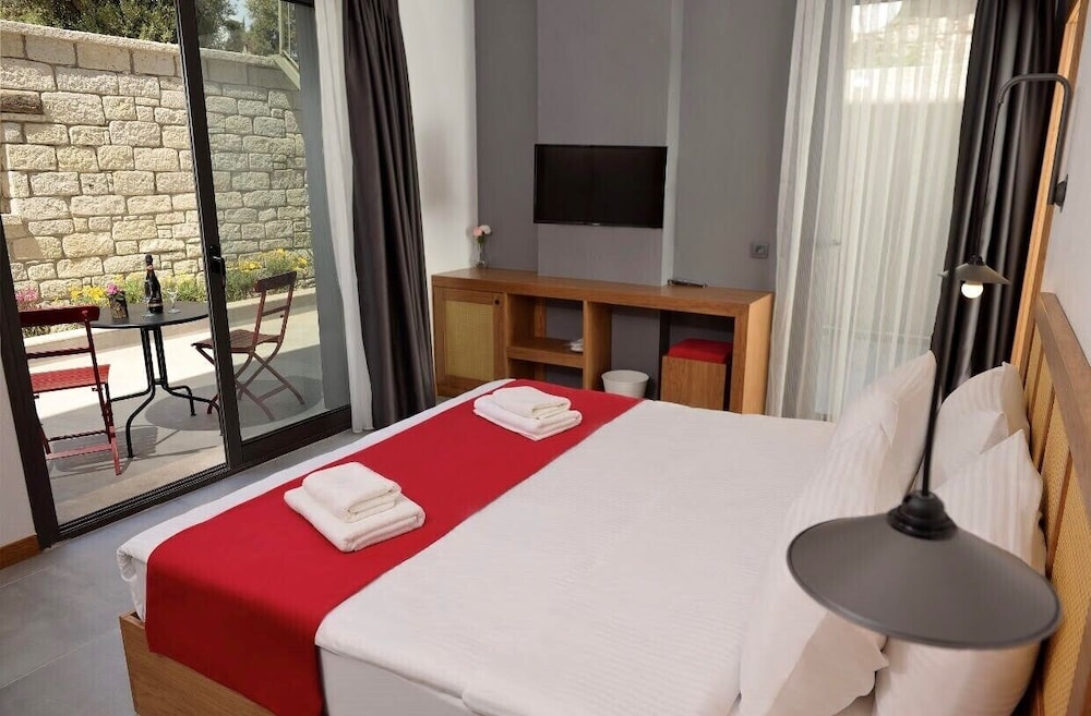 Yerli Otel Alacati Rezervasyon