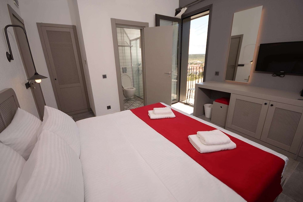 Yerli Otel Alacati Rezervasyon