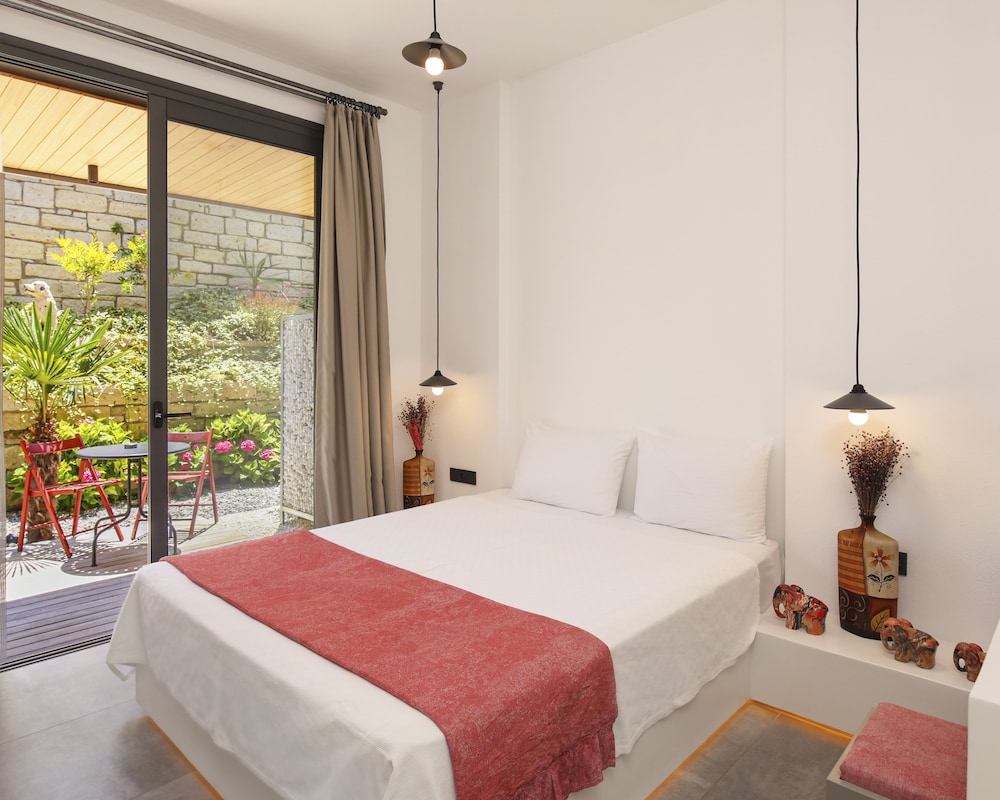 Yerli Otel Alacati Rezervasyon