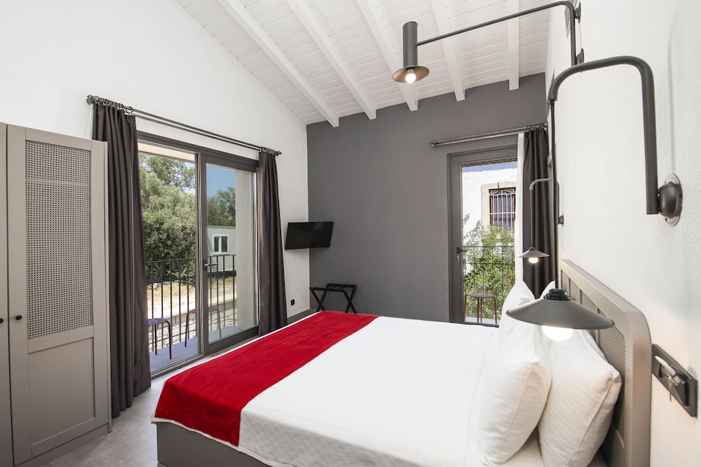 Yerli Otel Alacati Rezervasyon