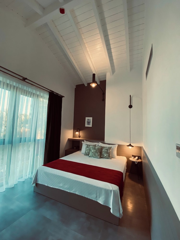 Yerli Otel Alacati Rezervasyon